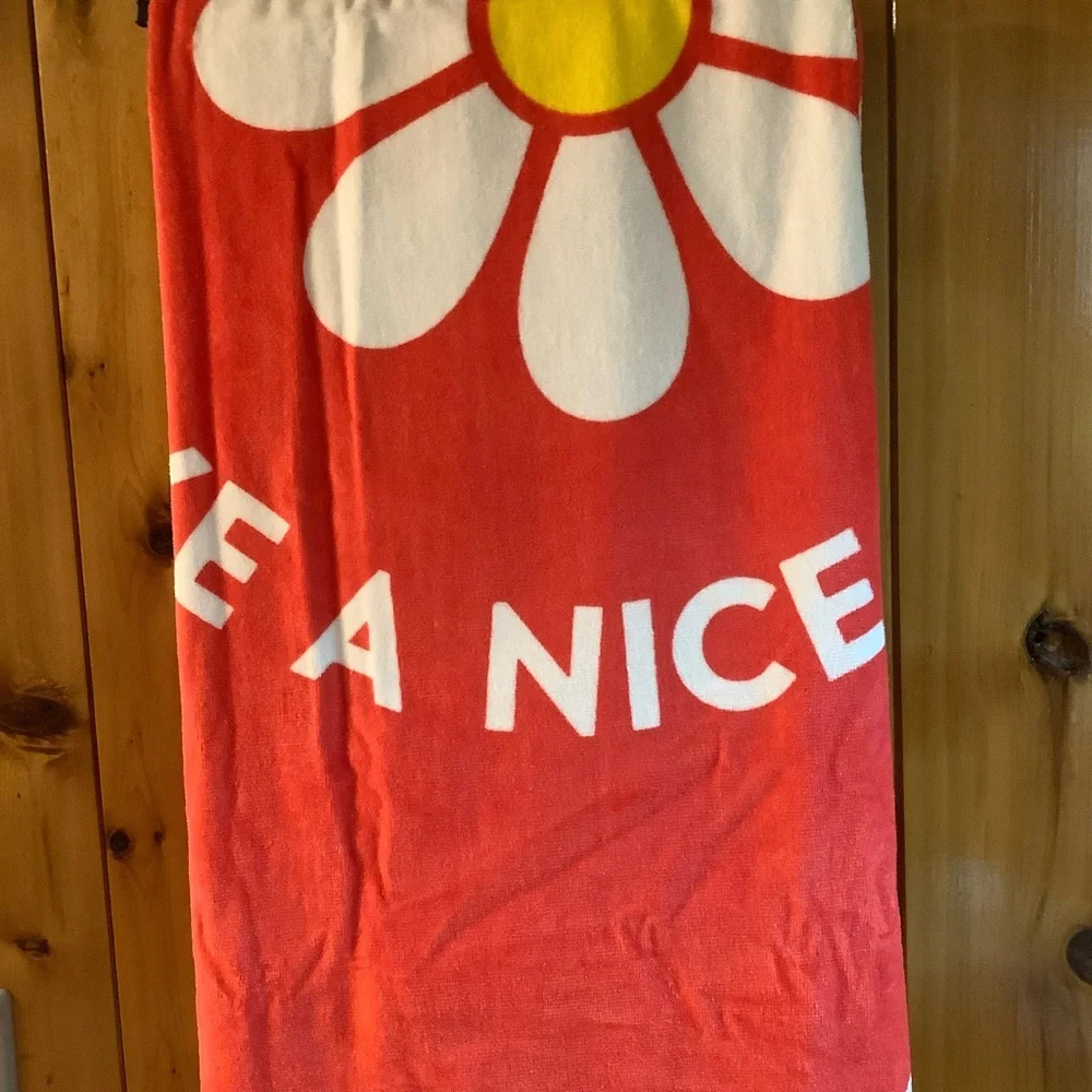 Life Is Good Oversized Have a Daisy Day Beach Towel - 370 gsm, 36” x 68